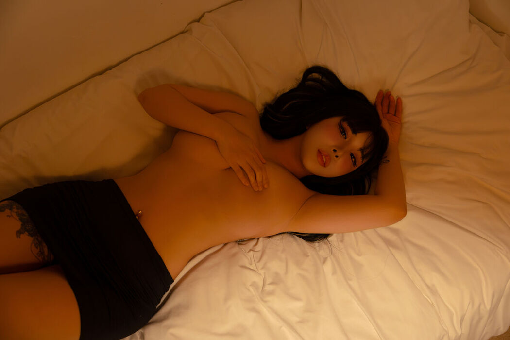 LEEYUIN – Girl Next Door Part02 (51P)