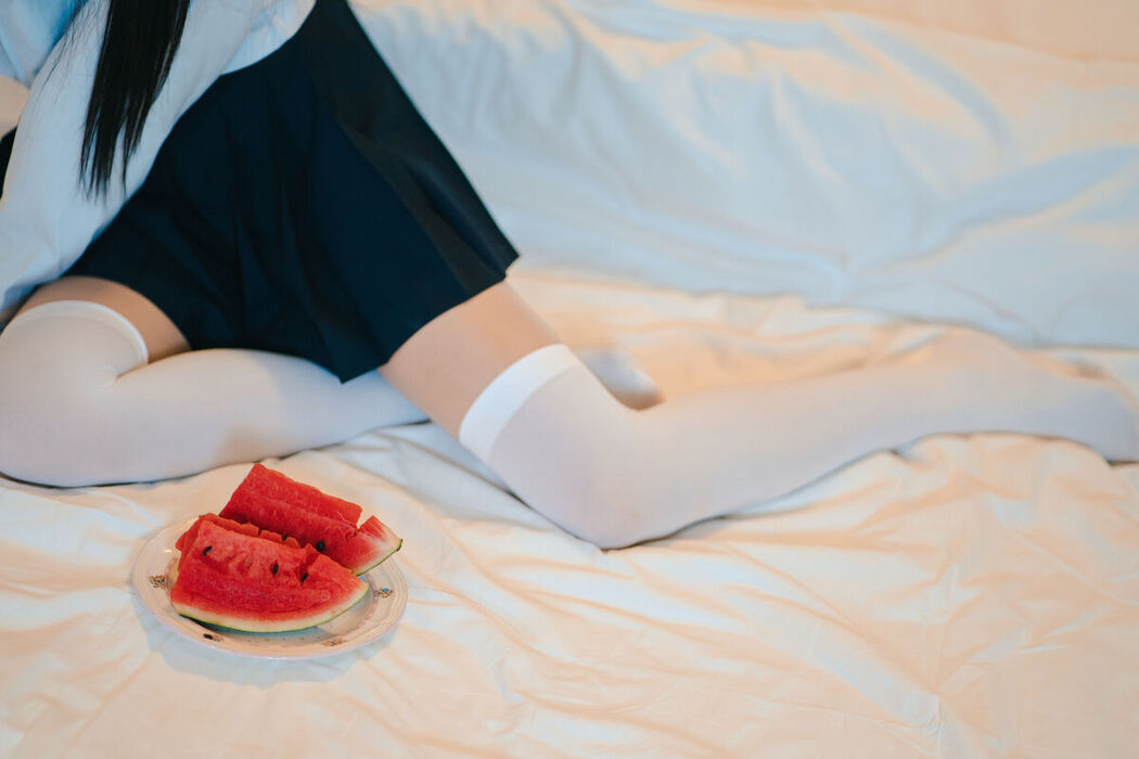 Coser@吃了个迟 – 夏日呓语 Part01 (55P)