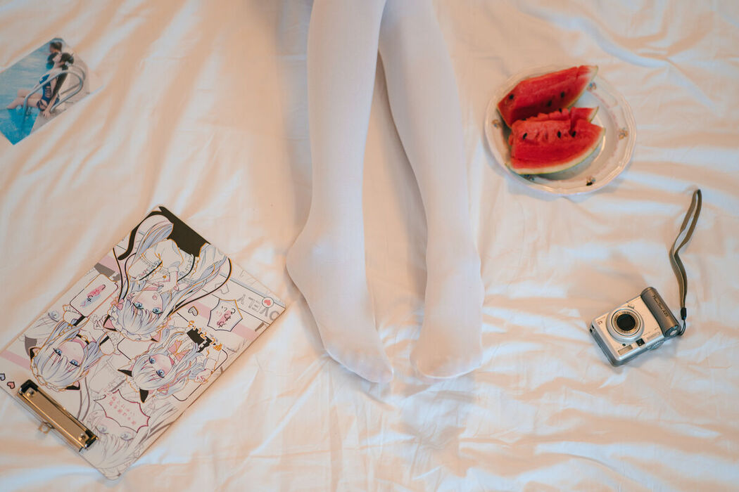 Coser@吃了个迟 – 夏日呓语 Part02 (55P)