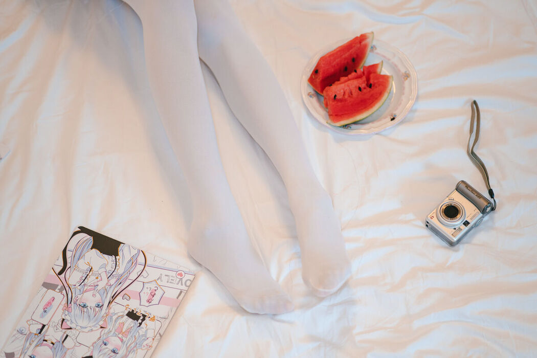 Coser@吃了个迟 – 夏日呓语 Part02 (55P)