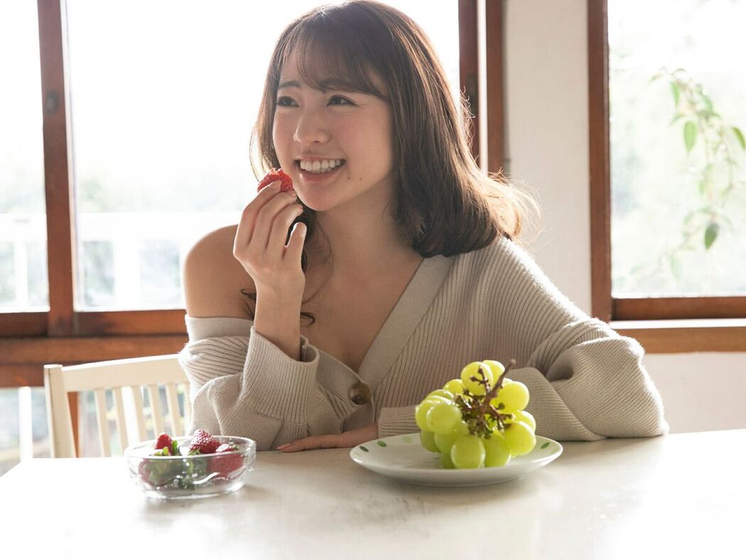 JP Shida Yuumi 志田友美 – FLASHデジタル写真集 アイドルの魂は美脚に宿る (66P)