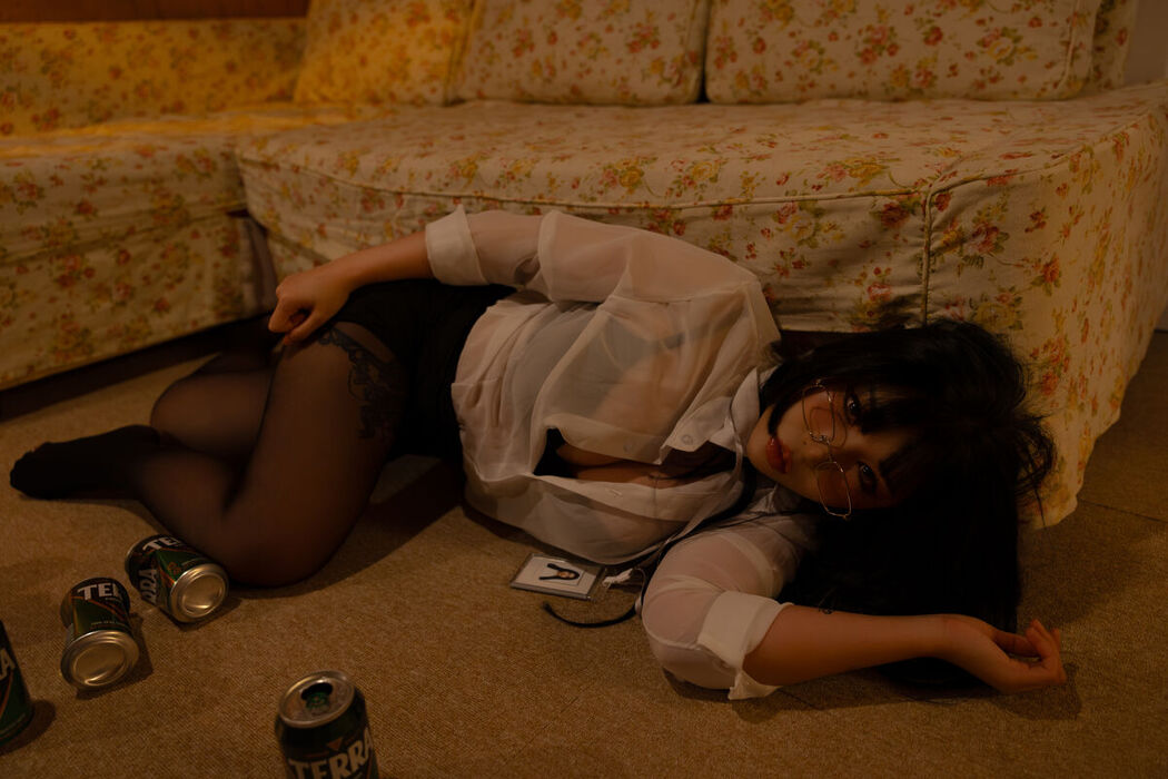 LEEYUIN – Girl Next Door Part01 (52P)