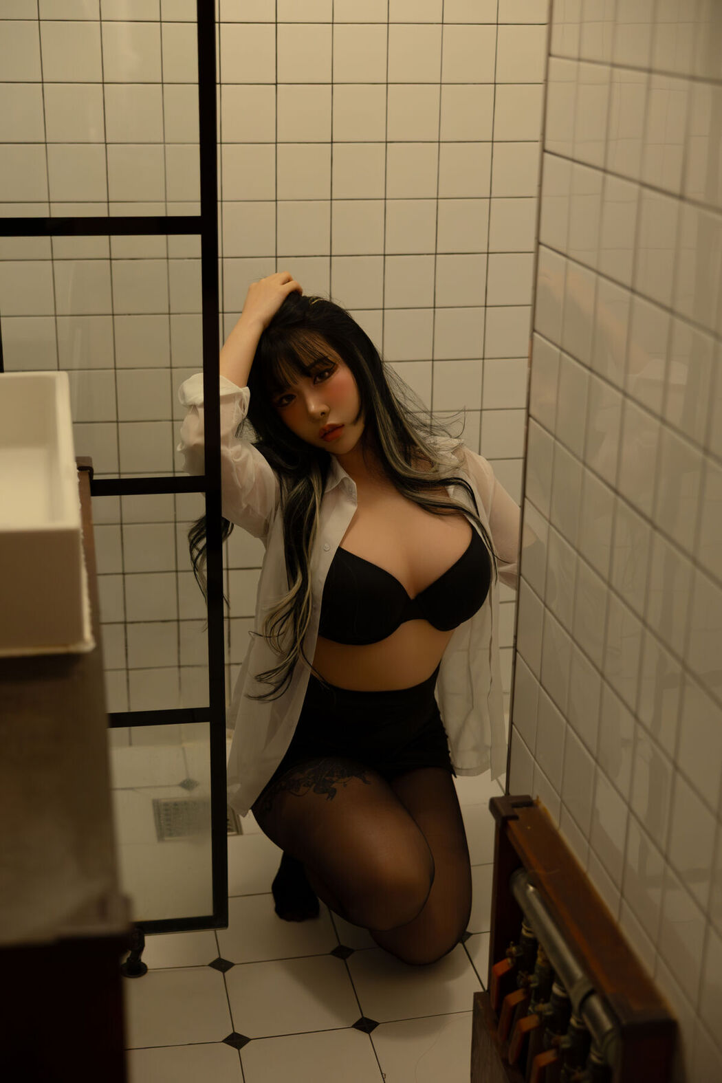 LEEYUIN – Girl Next Door Part01 (52P)