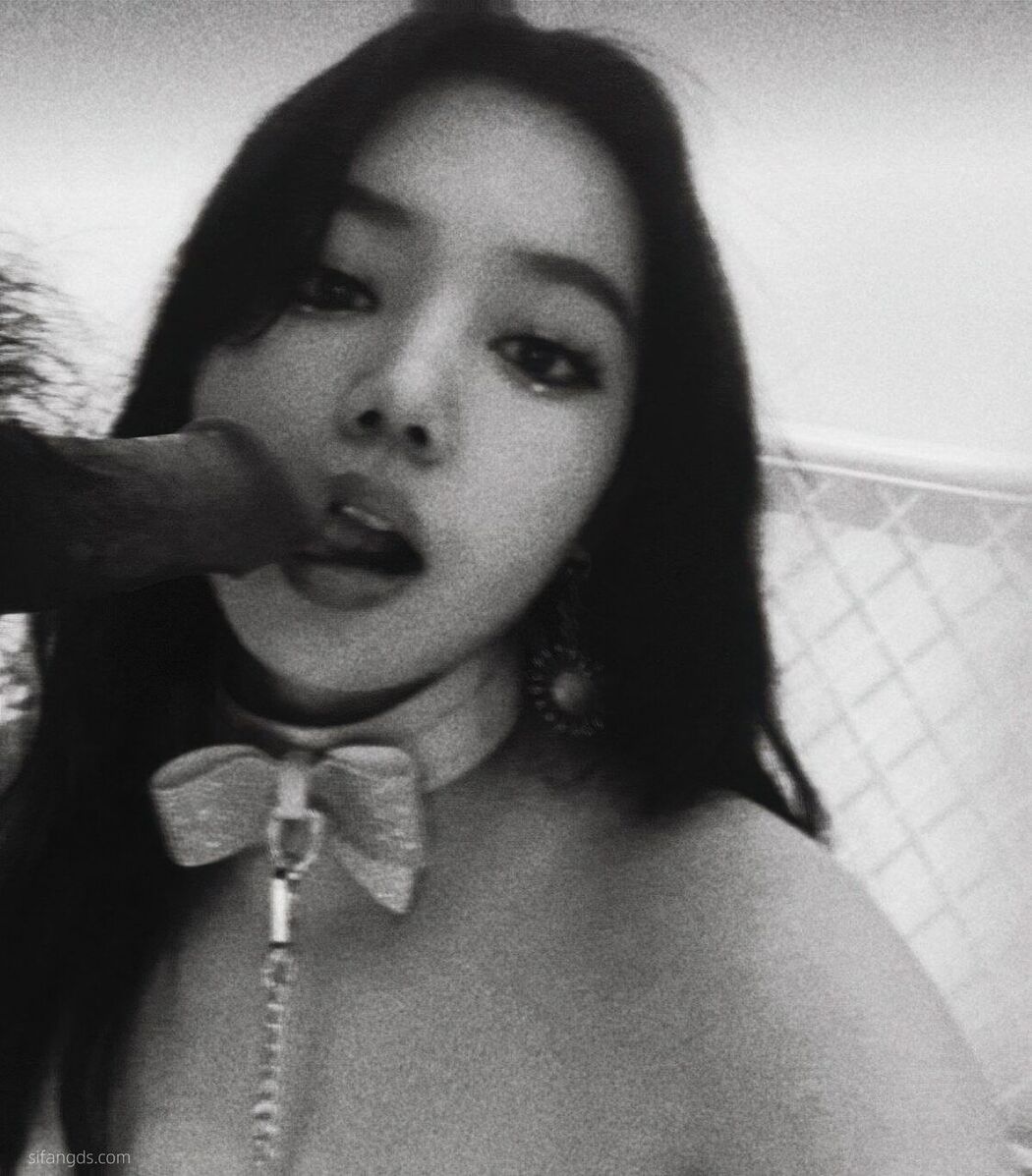 Sha Le Mei Xiao Cang Lao Shi 莎乐美小苍老师 – 网红外围 最新私密群门槛福利 Part08 (60P)