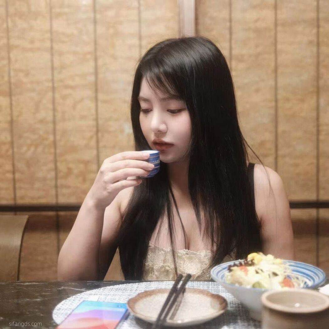 Sha Le Mei Xiao Cang Lao Shi 莎乐美小苍老师 – 网红外围 最新私密群门槛福利 Part08 (60P)