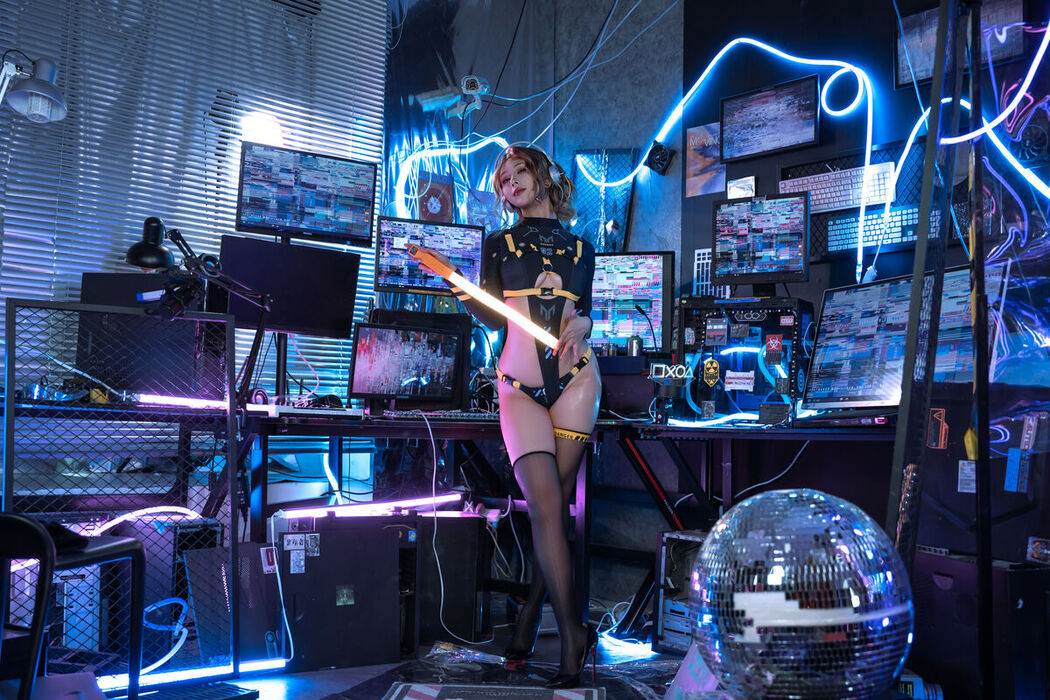 Coser@云溪溪 Yunx1x1 And 奶桃 &#8211; 骇入 Part02 (51P)