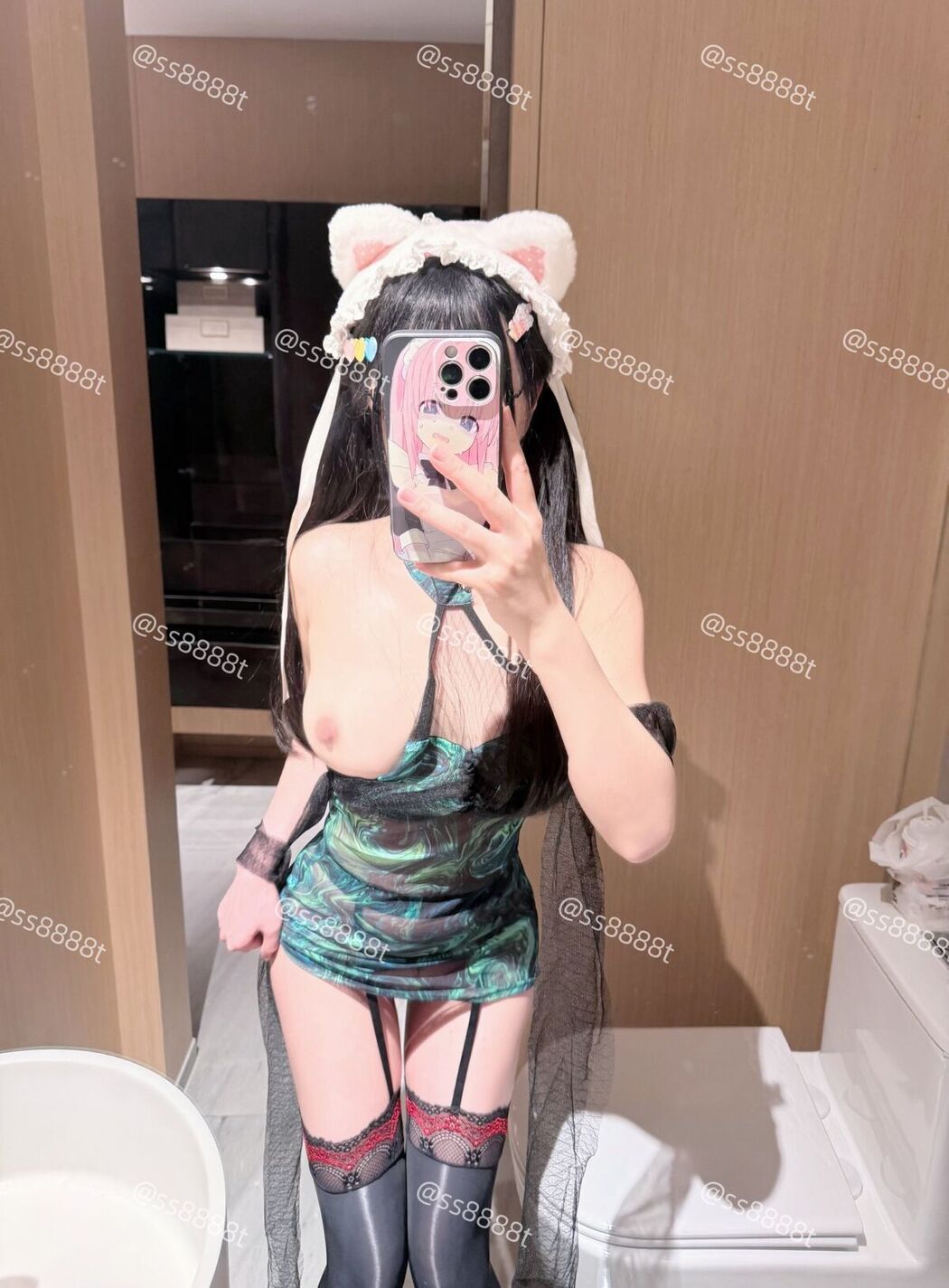 Coser@兔三岁ss8888t &#8211; 高颜小仙女 被怪叔叔骗到酒店无套中出 (65P &#8211; 66V)