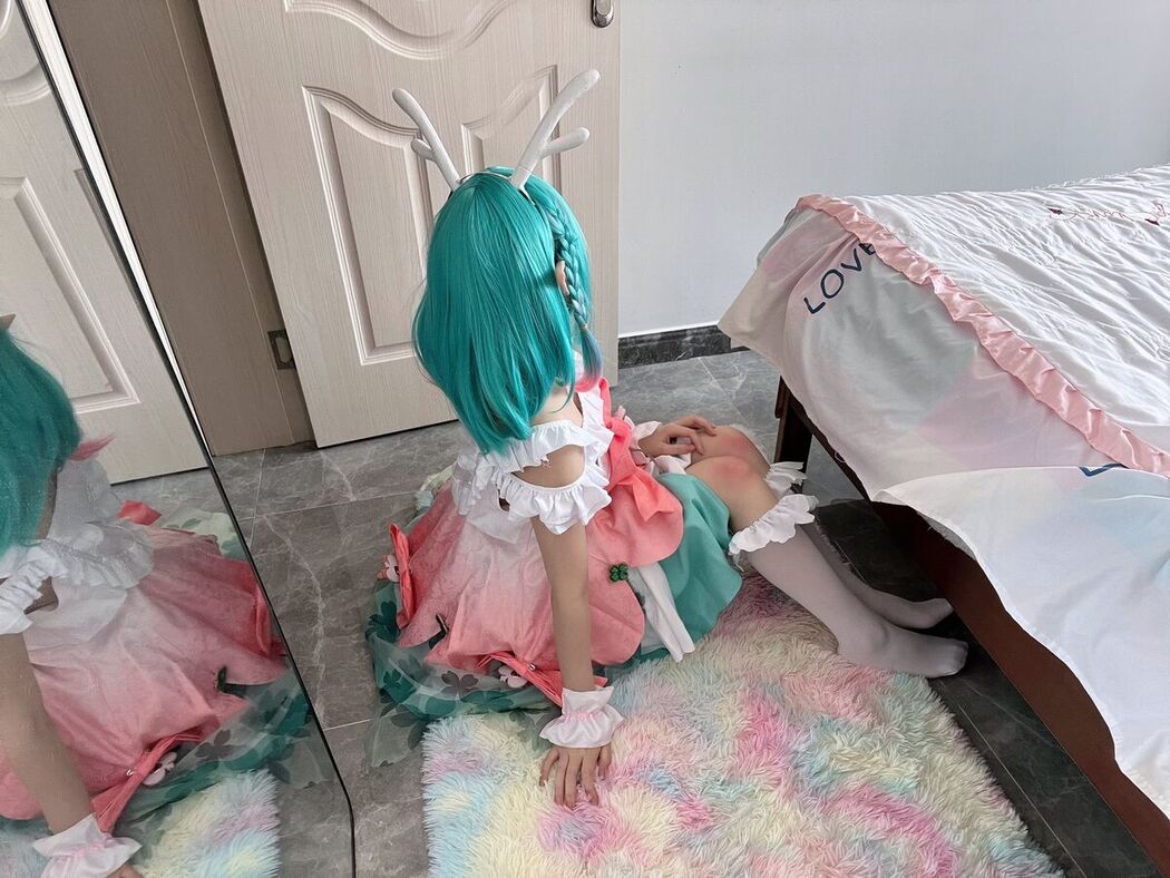 Coser@兔三岁ss8888t &#8211; 高颜小仙女 被怪叔叔骗到酒店无套中出 (65P &#8211; 66V)