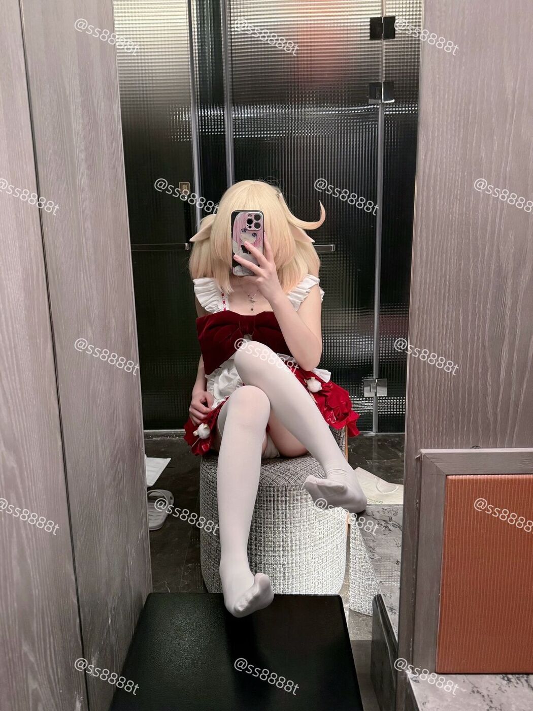 Coser@兔三岁ss8888t &#8211; 高颜小仙女 被怪叔叔骗到酒店无套中出 (65P &#8211; 66V)