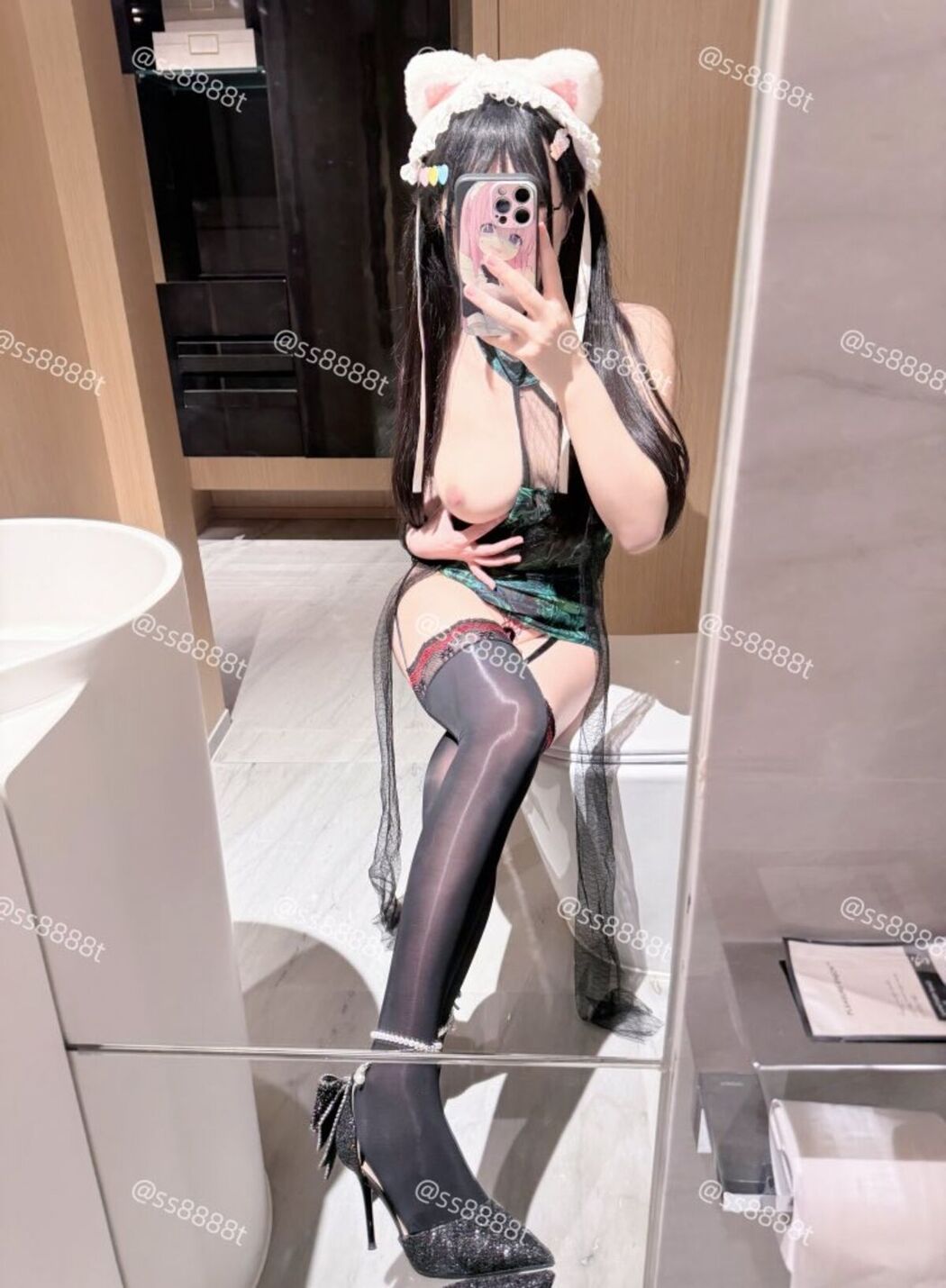 Coser@兔三岁ss8888t &#8211; 高颜小仙女 被怪叔叔骗到酒店无套中出 (65P &#8211; 66V)