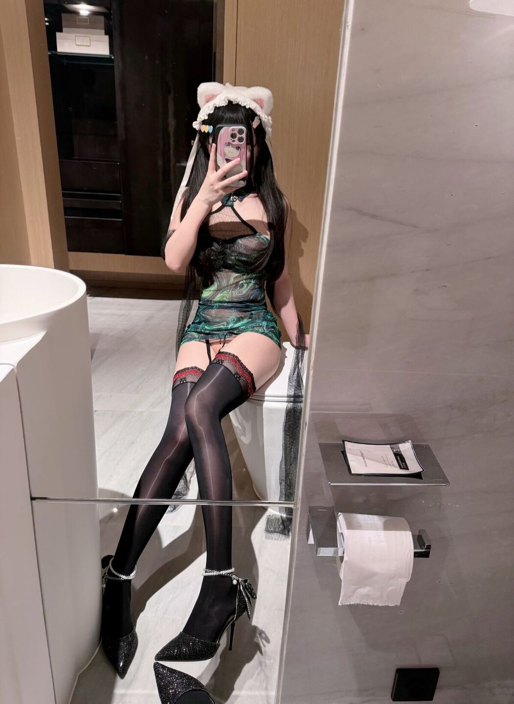 Coser@兔三岁ss8888t &#8211; 高颜小仙女 被怪叔叔骗到酒店无套中出 (65P &#8211; 66V)