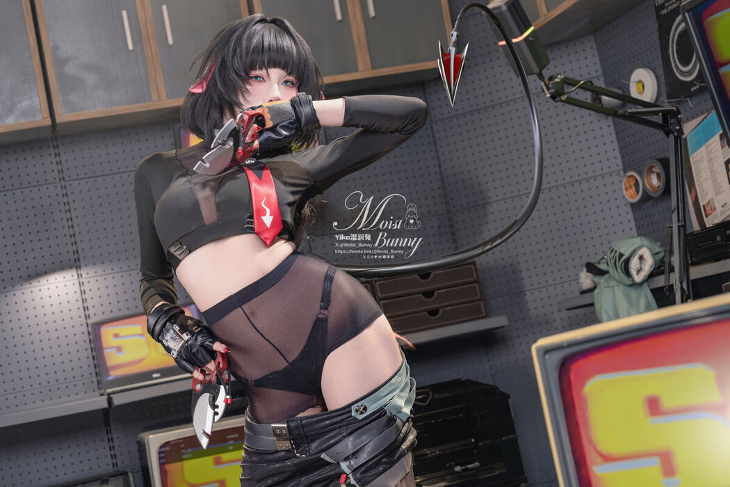 Coser@黏黏团子兔 &#8211; 查无此人-简 杜 Part01 (72P &#8211; 4V)