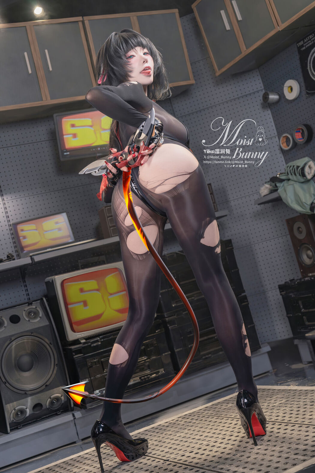 Coser@黏黏团子兔 &#8211; 查无此人-简 杜 Part01 (72P &#8211; 4V)