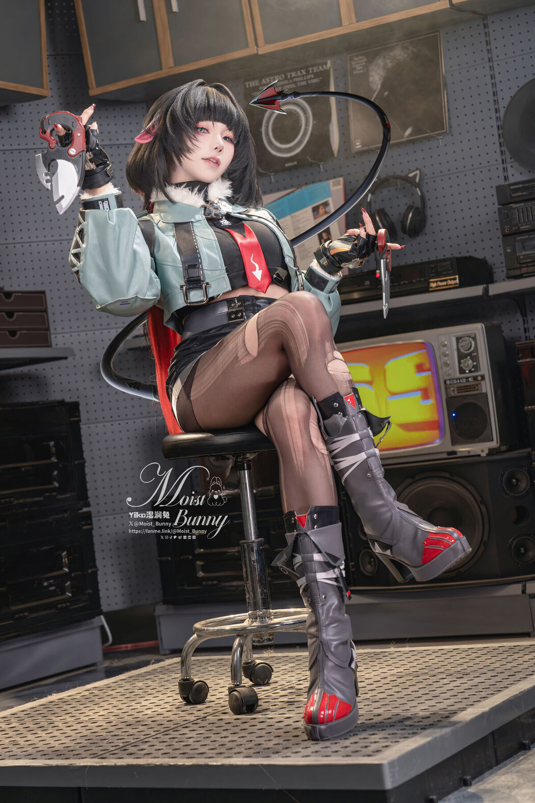 Coser@黏黏团子兔 &#8211; 查无此人-简 杜 Part01 (72P &#8211; 4V)