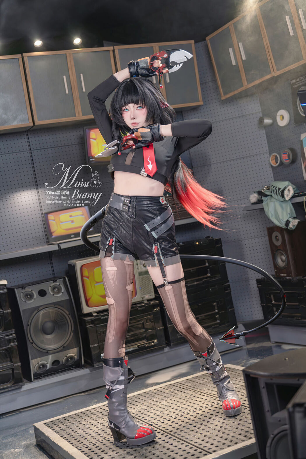 Coser@黏黏团子兔 &#8211; 查无此人-简 杜 Part01 (72P &#8211; 4V)