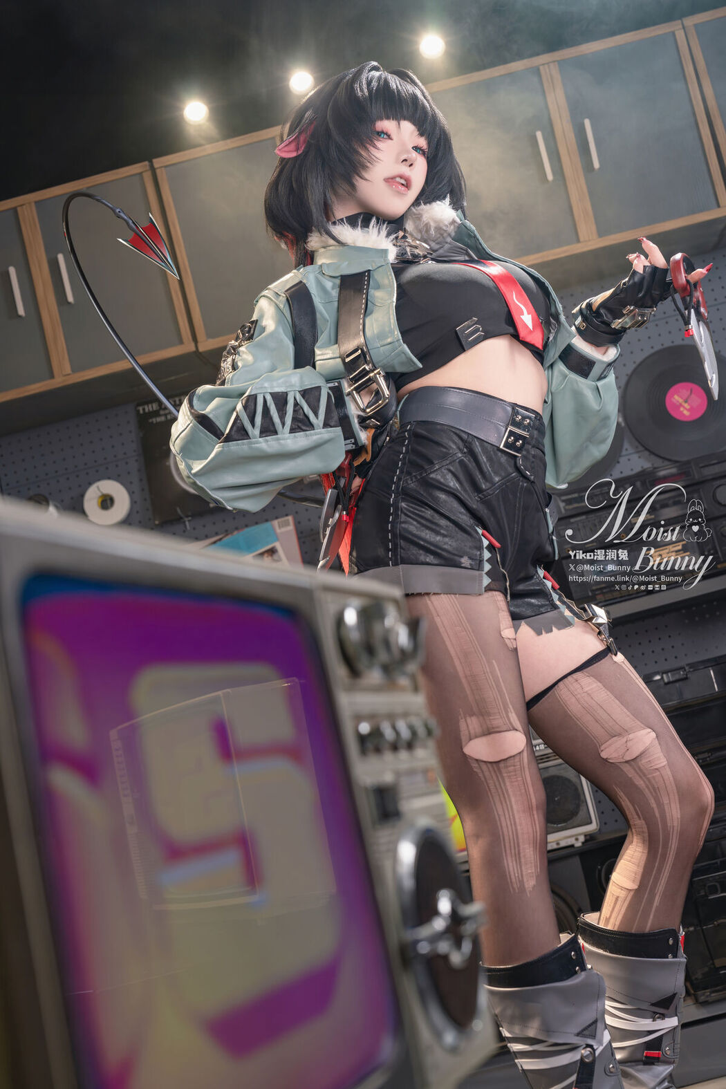 Coser@黏黏团子兔 &#8211; 查无此人-简 杜 Part01 (72P &#8211; 4V)