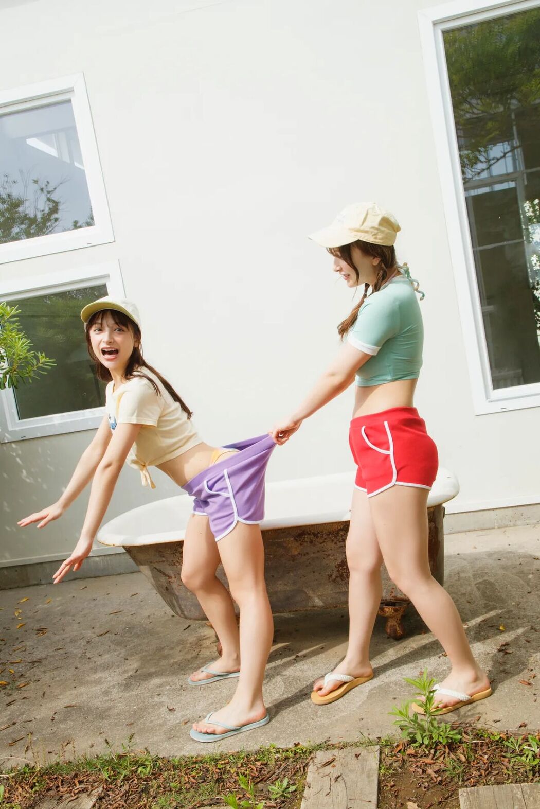 JP Erika And Marina Momose 百瀬まりな – FRIDAY Monthly Girl 049 エリマリ姉妹 完全未発表100カットAndムービー Part02 (54P)