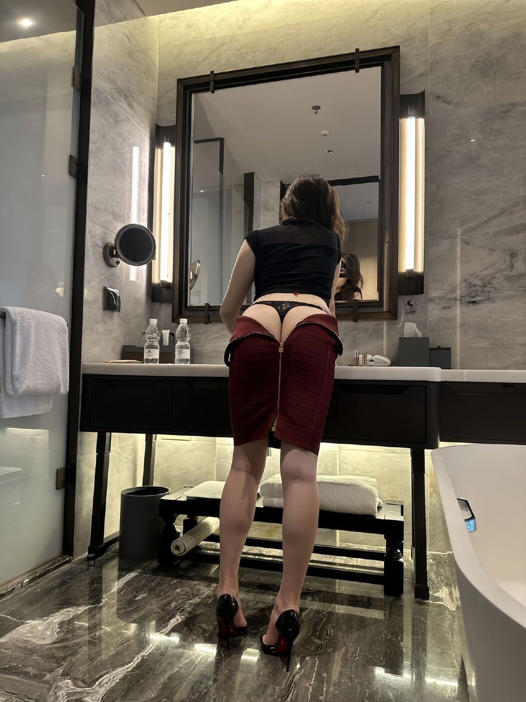 Ke Ke Xi YYY 可可西yyy – 蒙面女侠红色包臀裙 (49P – 3V)