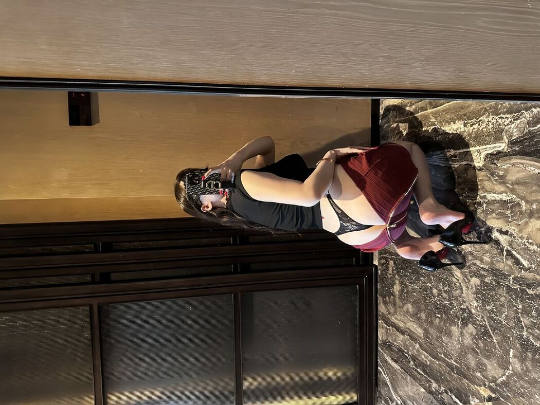 Ke Ke Xi YYY 可可西yyy – 蒙面女侠红色包臀裙 (49P – 3V)