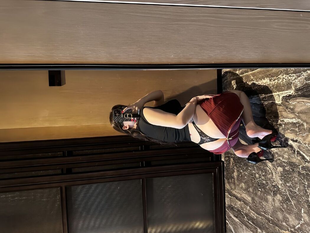 Ke Ke Xi YYY 可可西yyy – 蒙面女侠红色包臀裙 (49P – 3V)