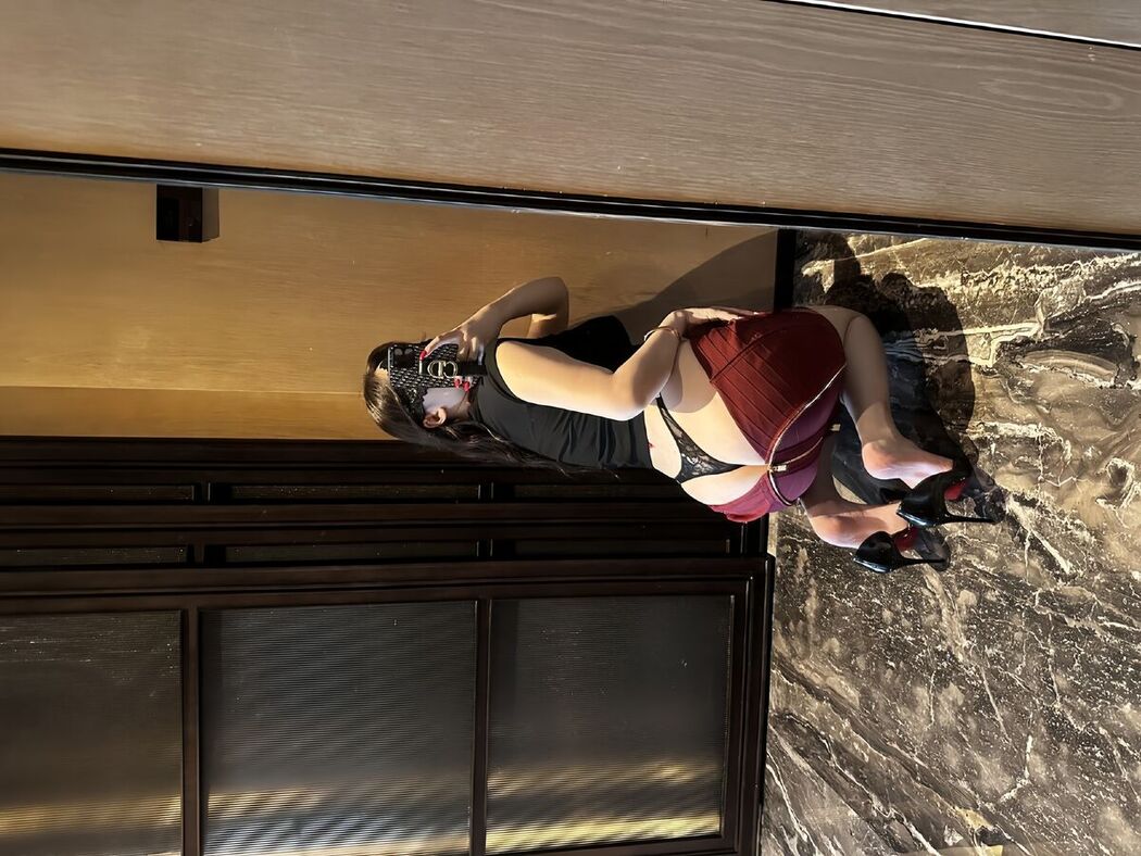 Ke Ke Xi YYY 可可西yyy – 蒙面女侠红色包臀裙 (49P – 3V)