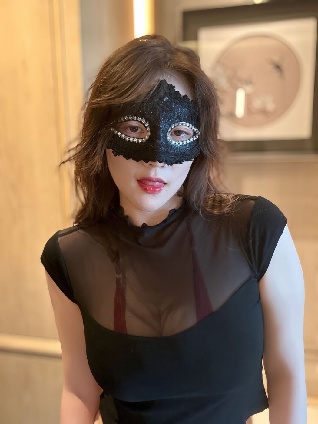 Ke Ke Xi YYY 可可西yyy – 蒙面女侠红色包臀裙 (49P – 3V)