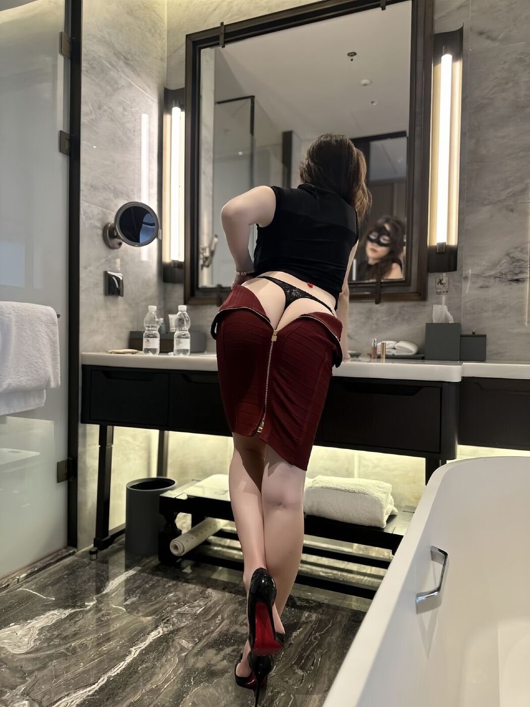 Ke Ke Xi YYY 可可西yyy – 蒙面女侠红色包臀裙 (49P – 3V)