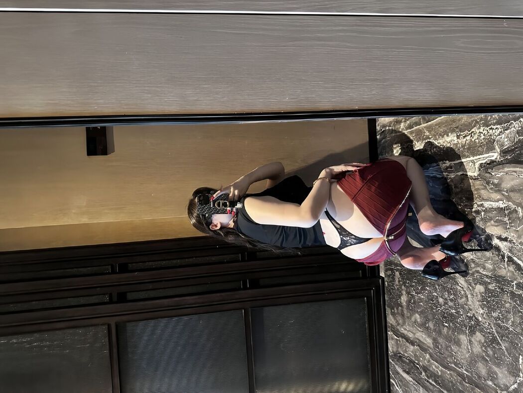 Ke Ke Xi YYY 可可西yyy – 蒙面女侠红色包臀裙 (49P – 3V)