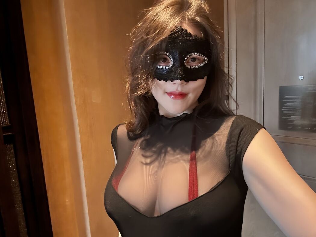 Ke Ke Xi YYY 可可西yyy – 蒙面女侠红色包臀裙 (49P – 3V)