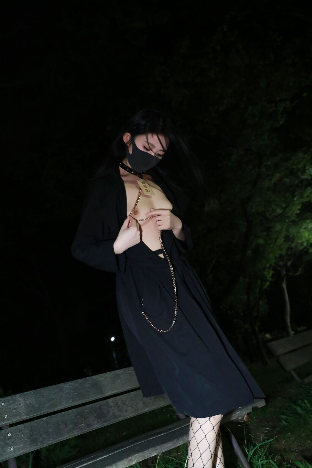 Li Jia 李佳 – 户外花田 (48P)