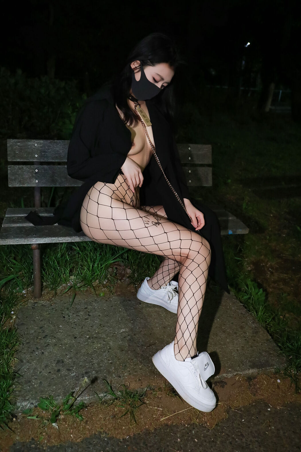 Li Jia 李佳 – 户外花田 (48P)