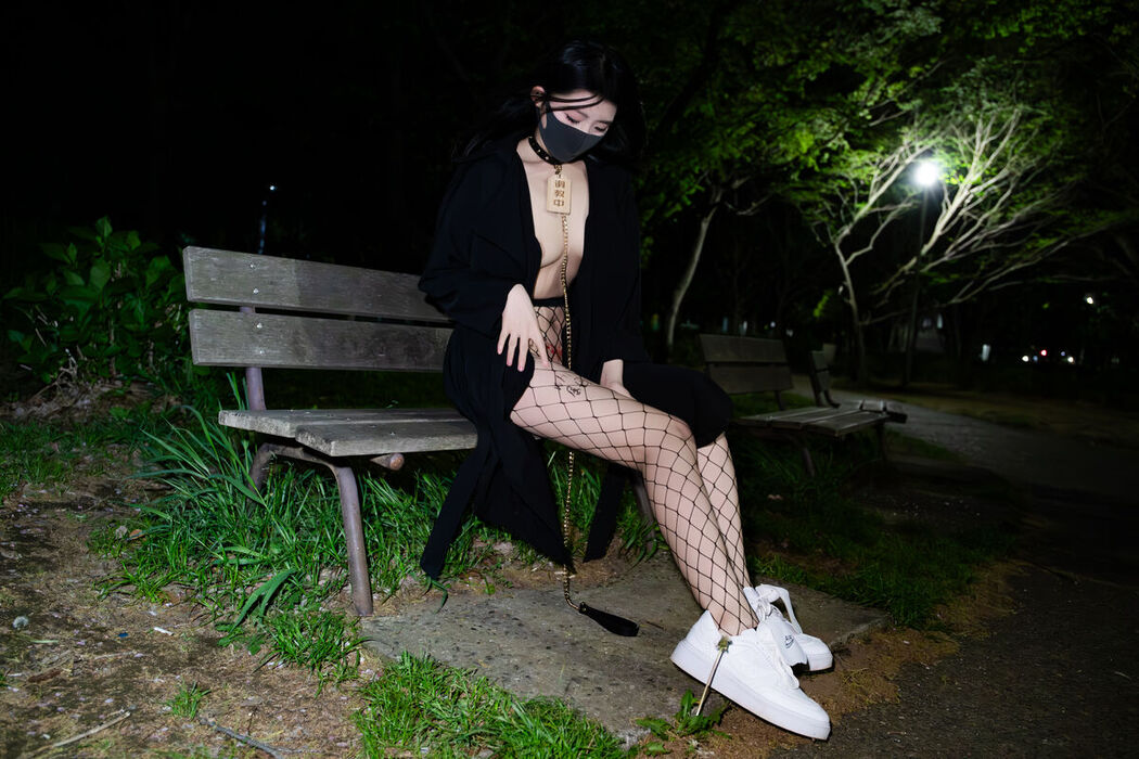 Li Jia 李佳 – 户外花田 (48P)