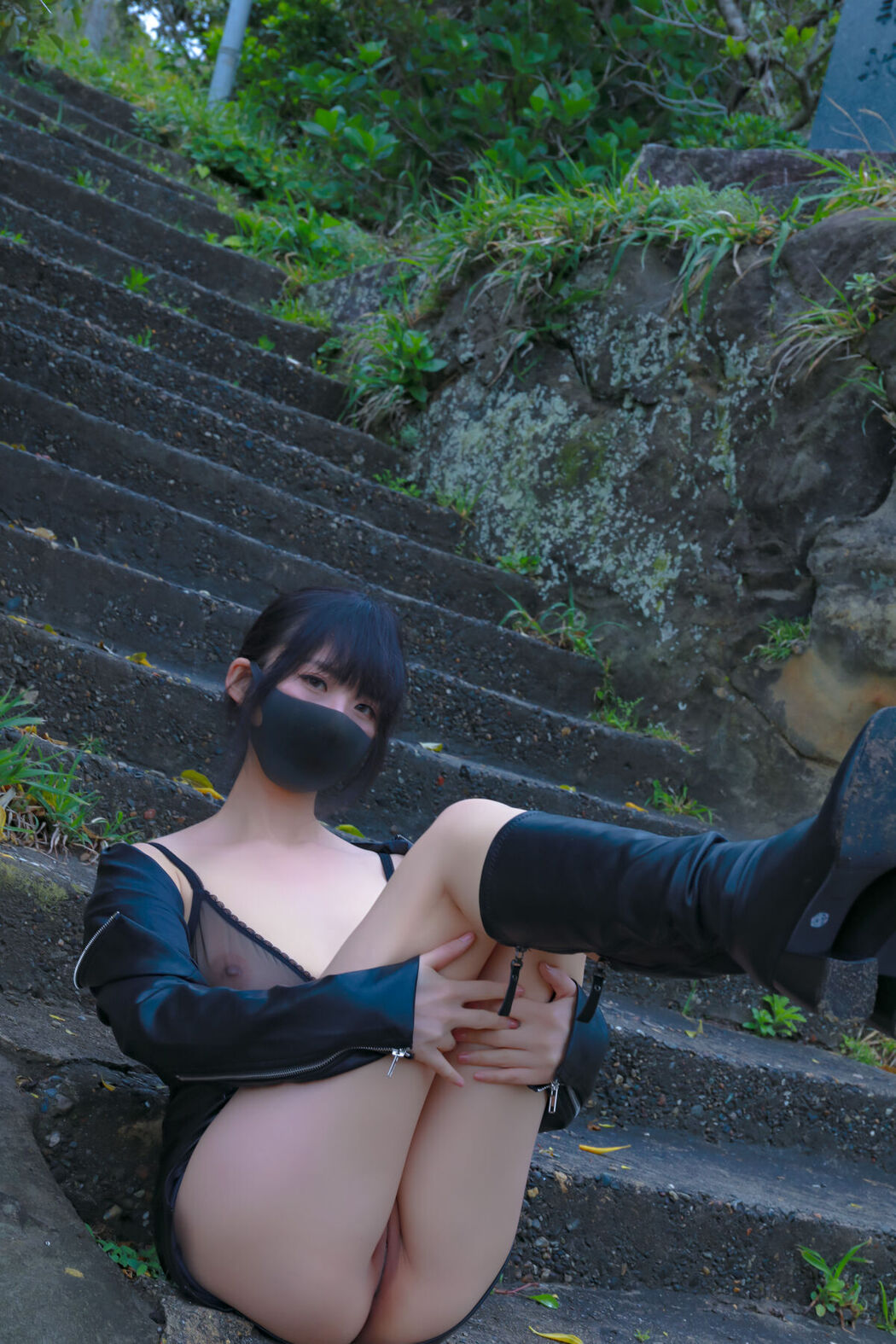 Li Jia 李佳 – 户外皮衣 (46P)