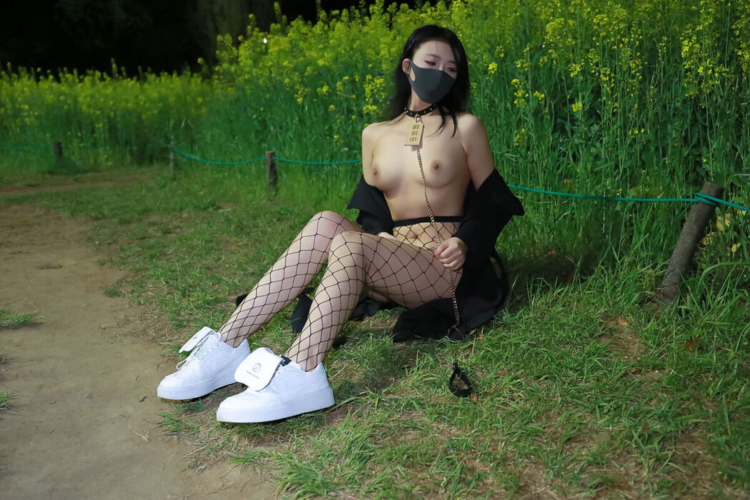 Li Jia 李佳 – 户外花田 (48P)