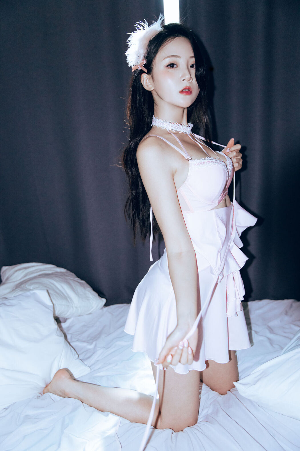 Hanseul &#8211; Black Swan (59P)