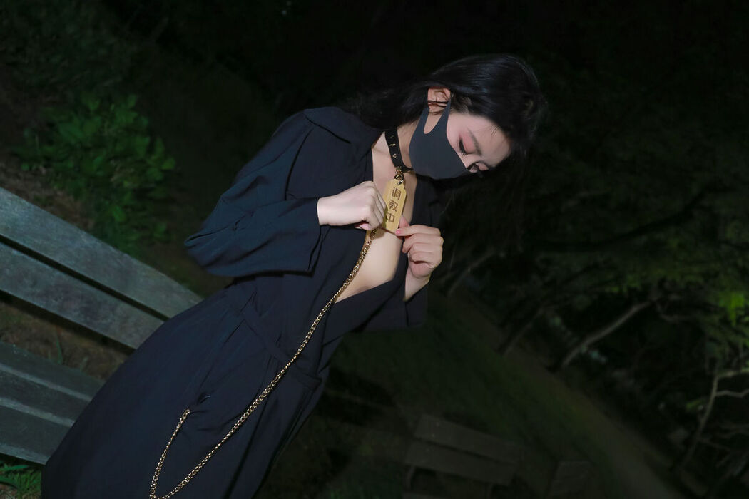 Li Jia 李佳 – 户外花田 (48P)