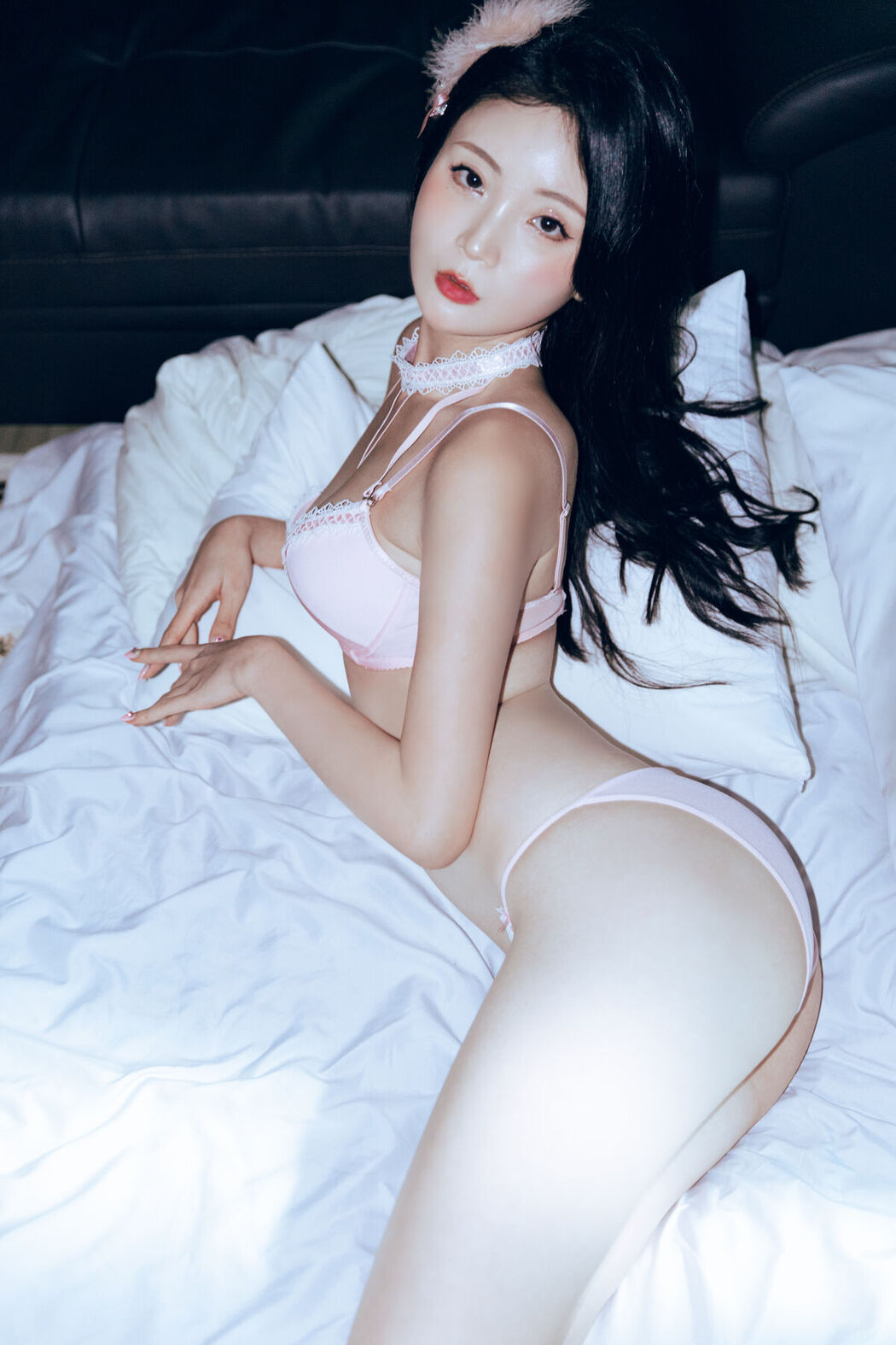 Hanseul &#8211; Black Swan (59P)