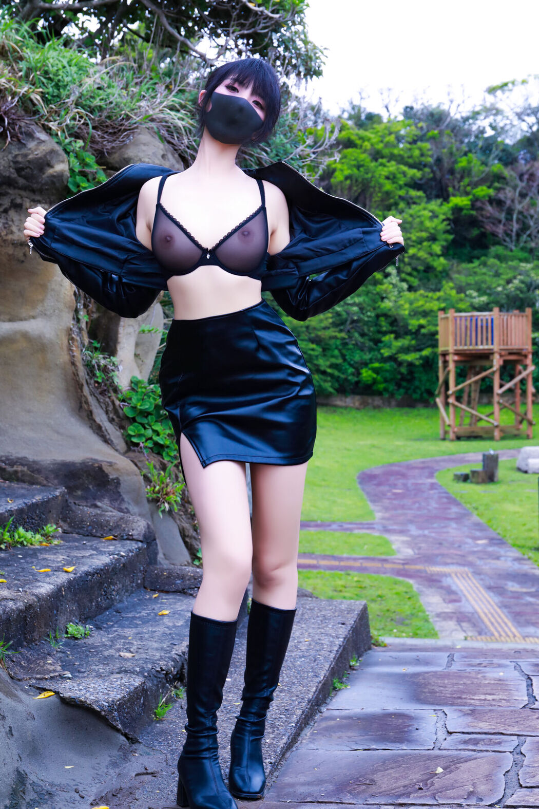 Li Jia 李佳 – 户外皮衣 (46P)