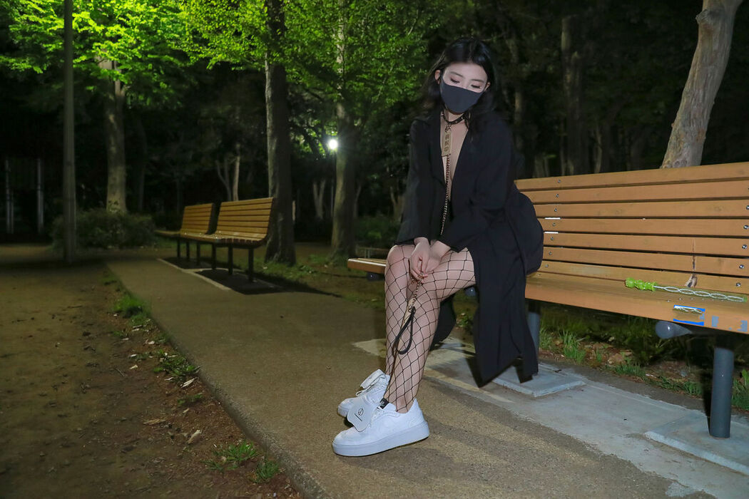 Li Jia 李佳 – 户外花田 (48P)