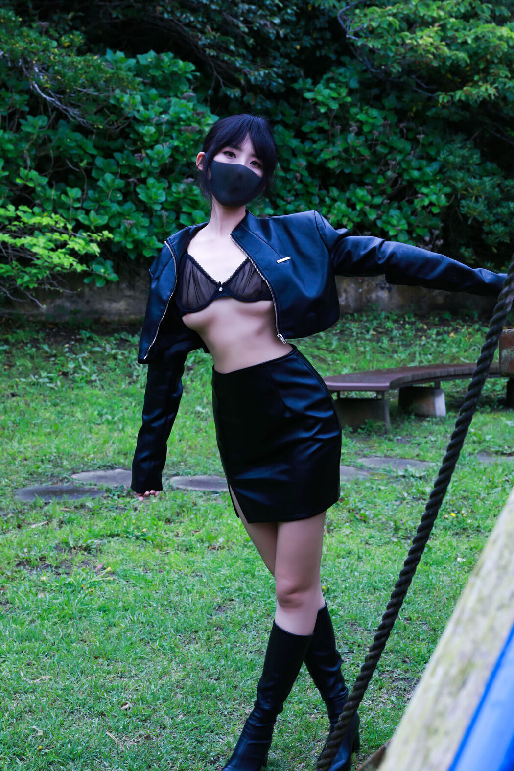 Li Jia 李佳 – 户外皮衣 (46P)