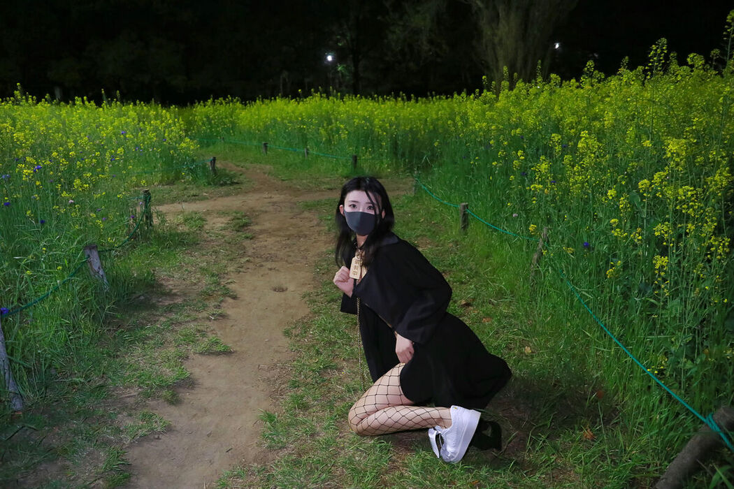 Li Jia 李佳 – 户外花田 (48P)