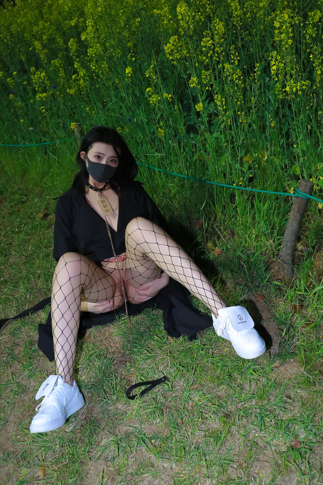 Li Jia 李佳 – 户外花田 (48P)