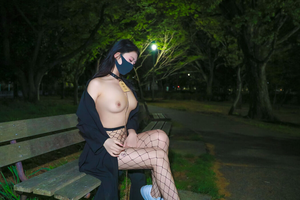 Li Jia 李佳 – 户外花田 (48P)