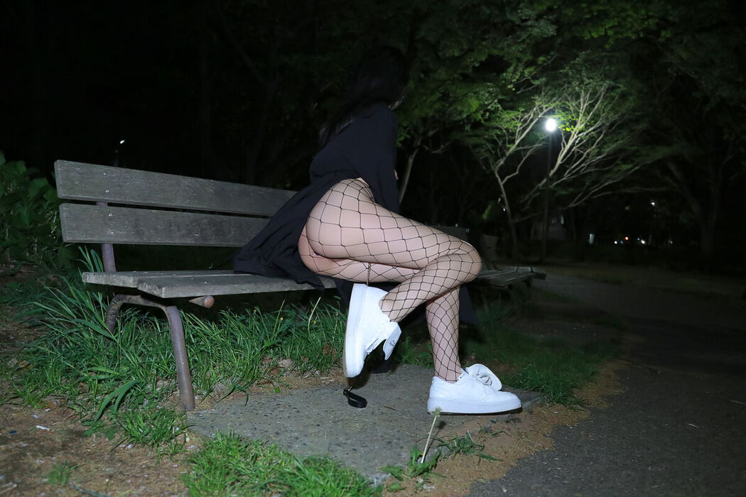 Li Jia 李佳 – 户外花田 (48P)