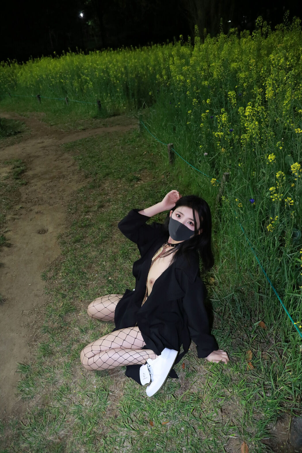 Li Jia 李佳 – 户外花田 (48P)