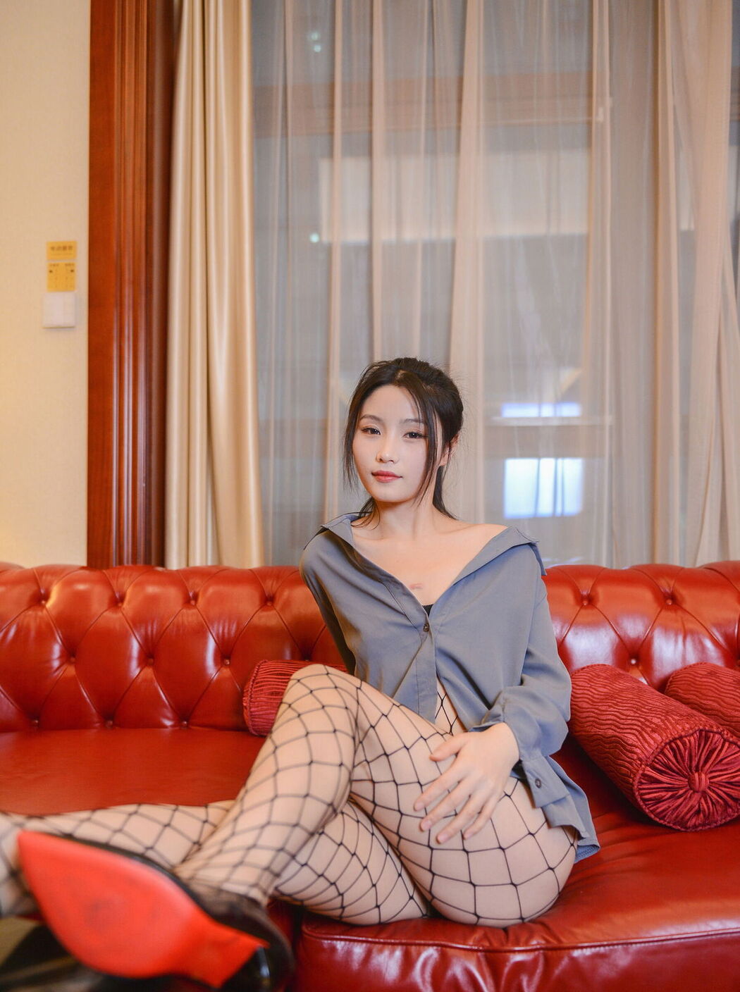 Xi Xi 希希 – PANS极品女神 网形情趣连体内全尺度 (31P – 1V)