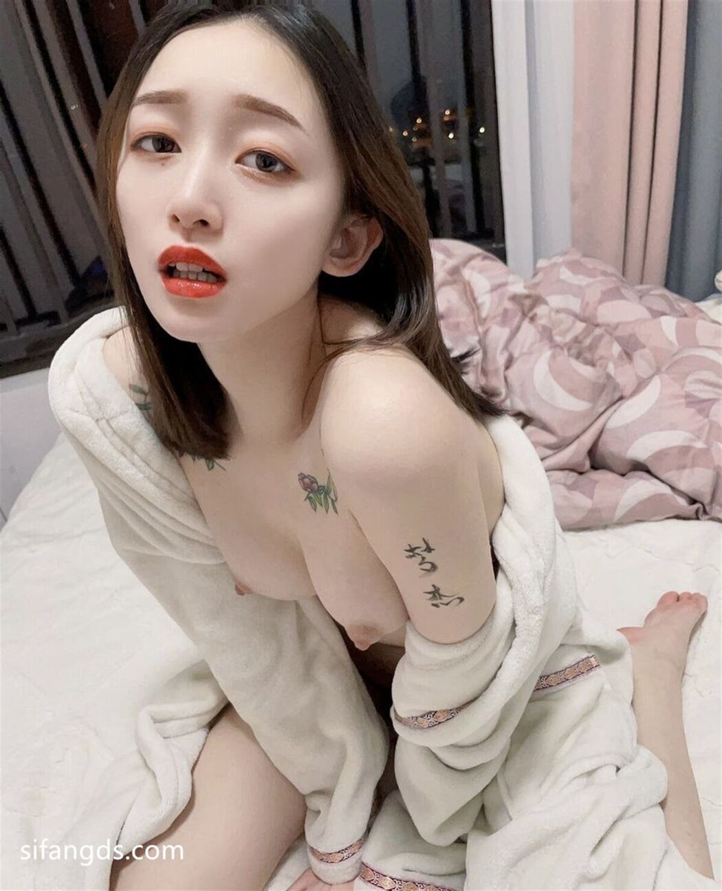 Wei Zhi Nu Shen 未知女神 – 极品白皙全尺度私拍写真 Part01 (59P – 2V)