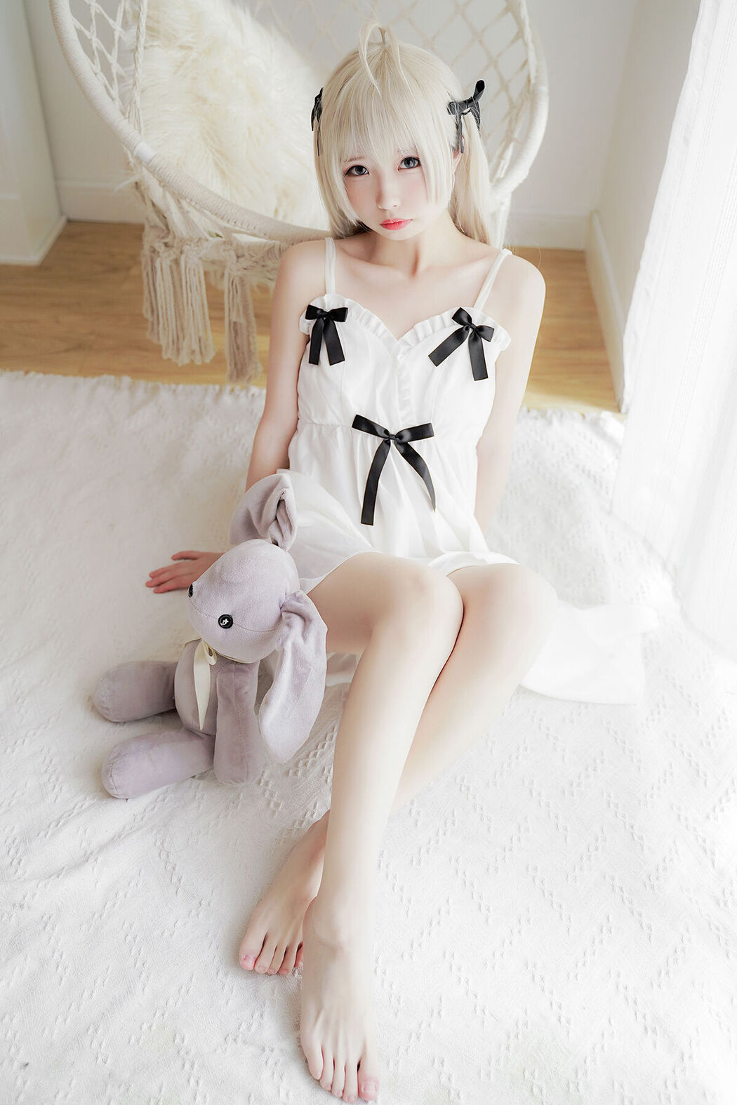 Coser@十万珍吱伏特 – 穹妹白裙 (24P) Cover Photo