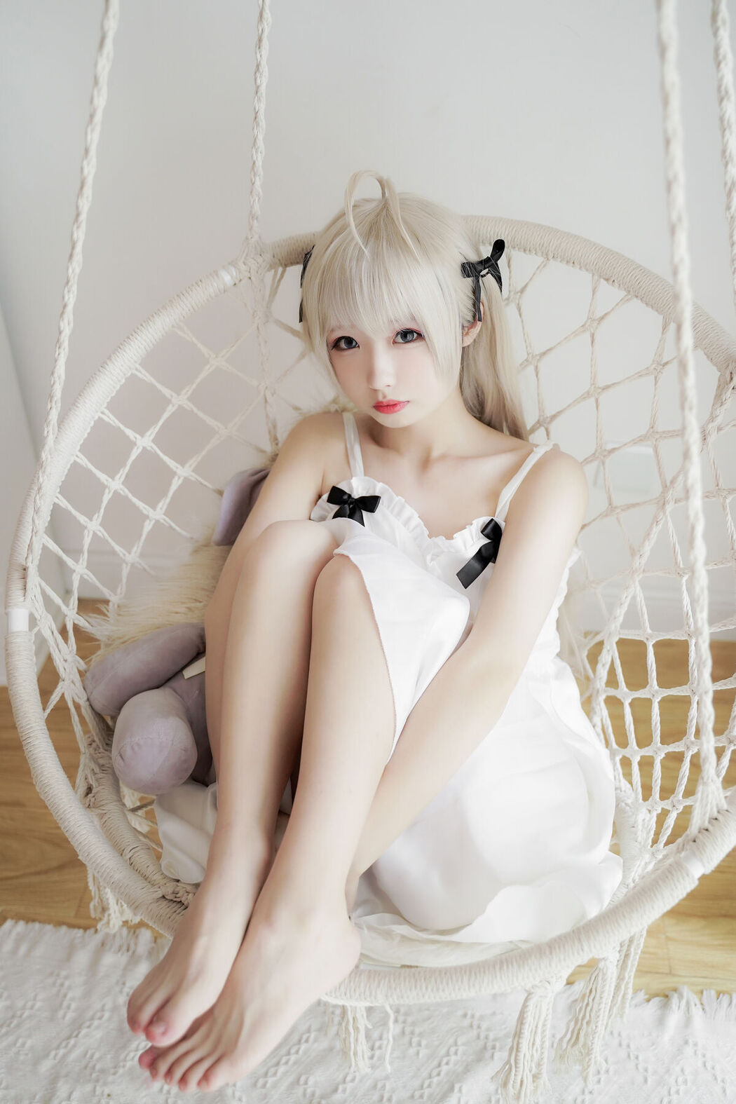 Coser@十万珍吱伏特 – 穹妹白裙 (24P)