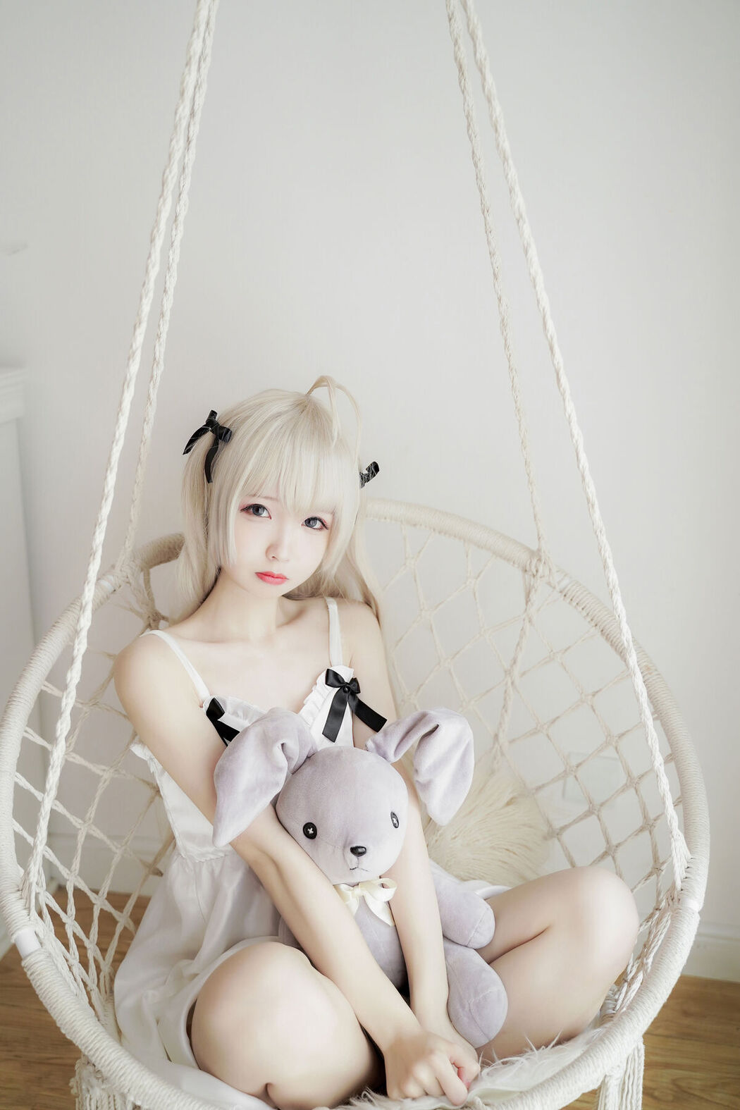 Coser@十万珍吱伏特 – 穹妹白裙 (24P)